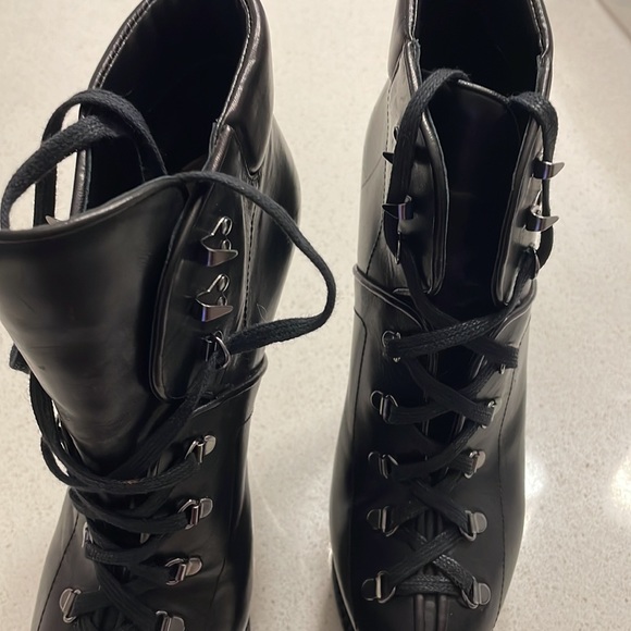 Authentic Alaia Hiking Boots (Leather) - Picture 3 of 13